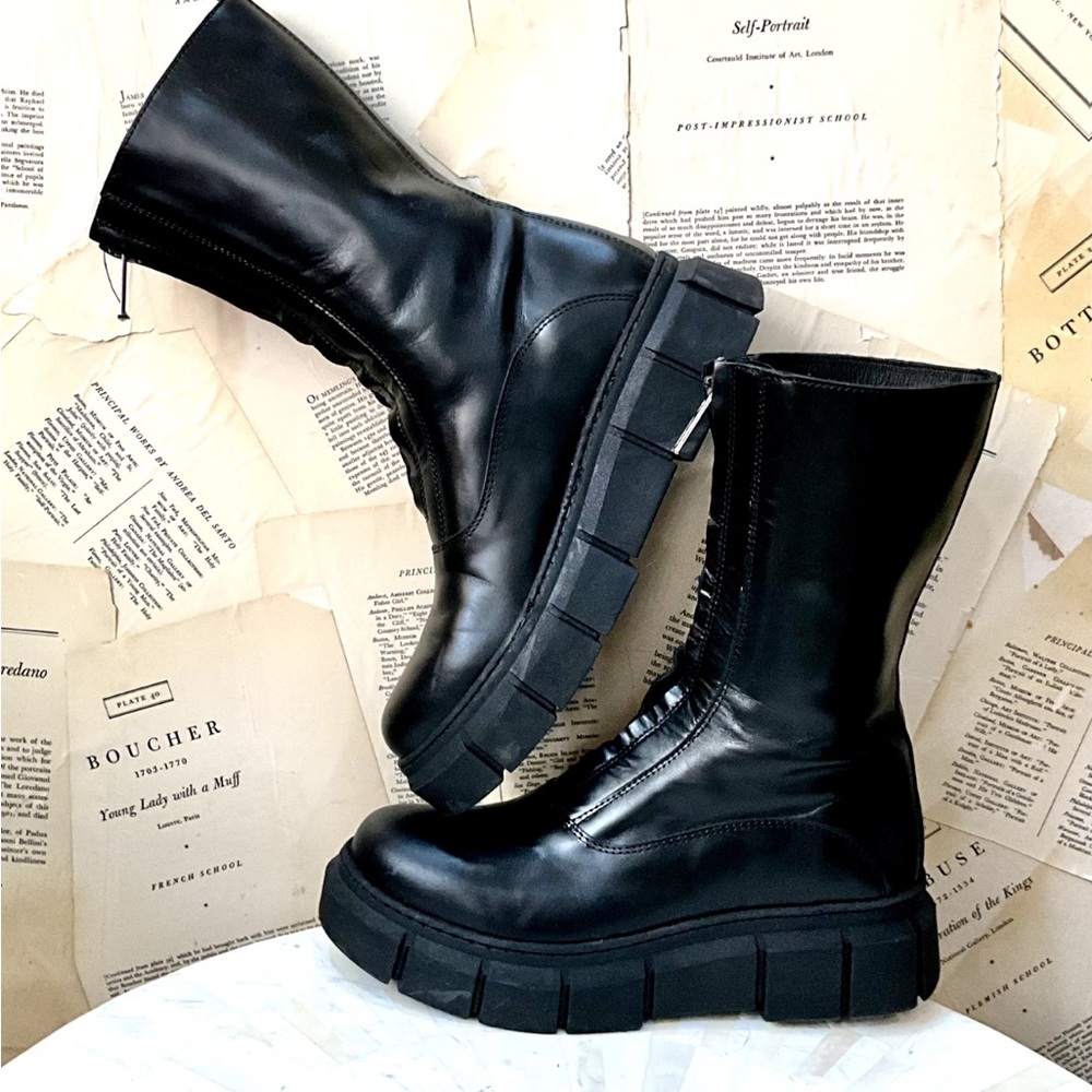 ALOHAS Black Leather Front Zipper Moto Boots 7.5